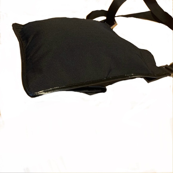 GUCCI BLACK NYLON W/LEATHER TRIM UTILITY STYLE SHOULDER BAG - Picture 11 of 15